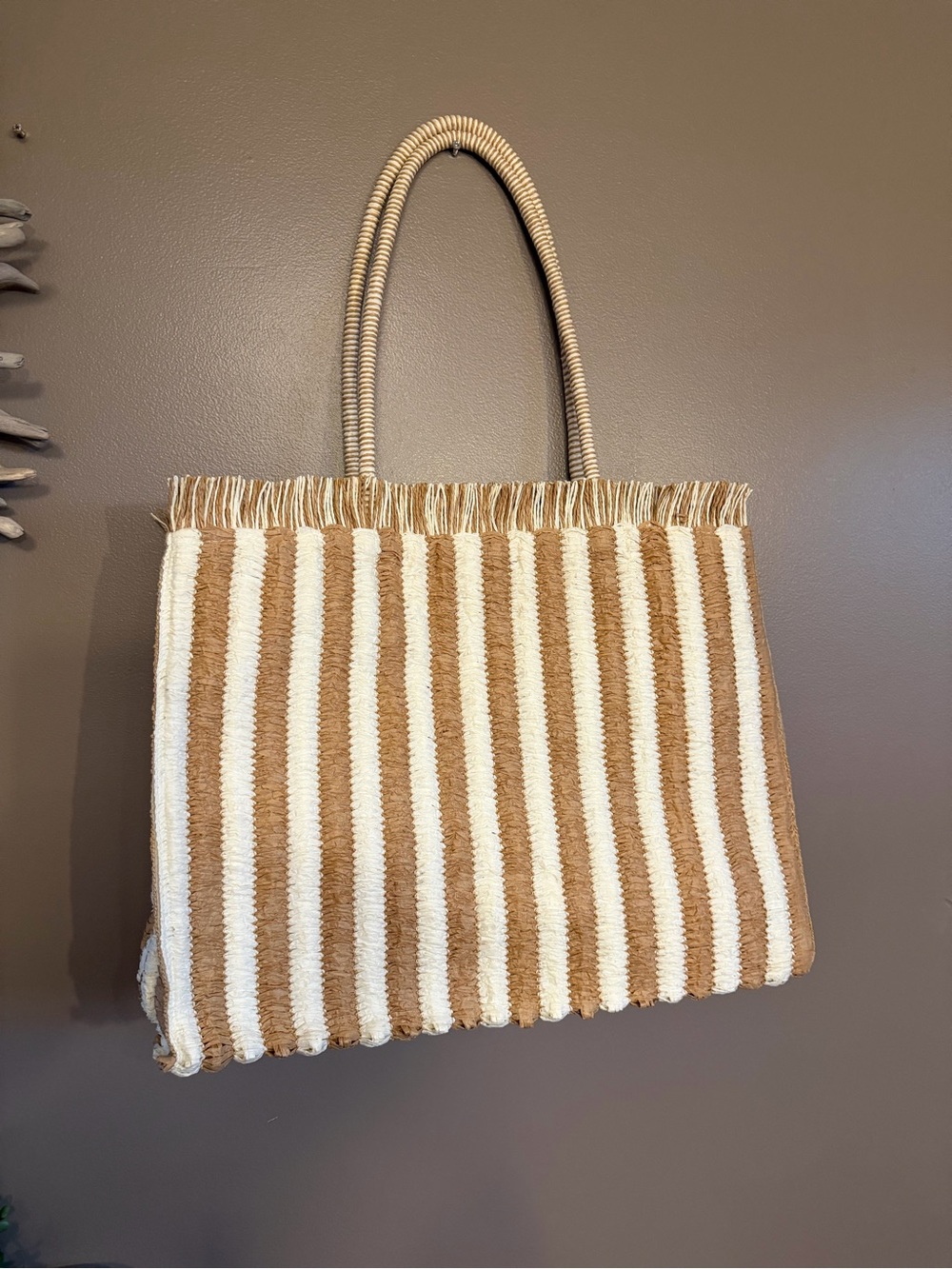 Shiraleah Chicago Paper Straw Shpukder‎ Bag.